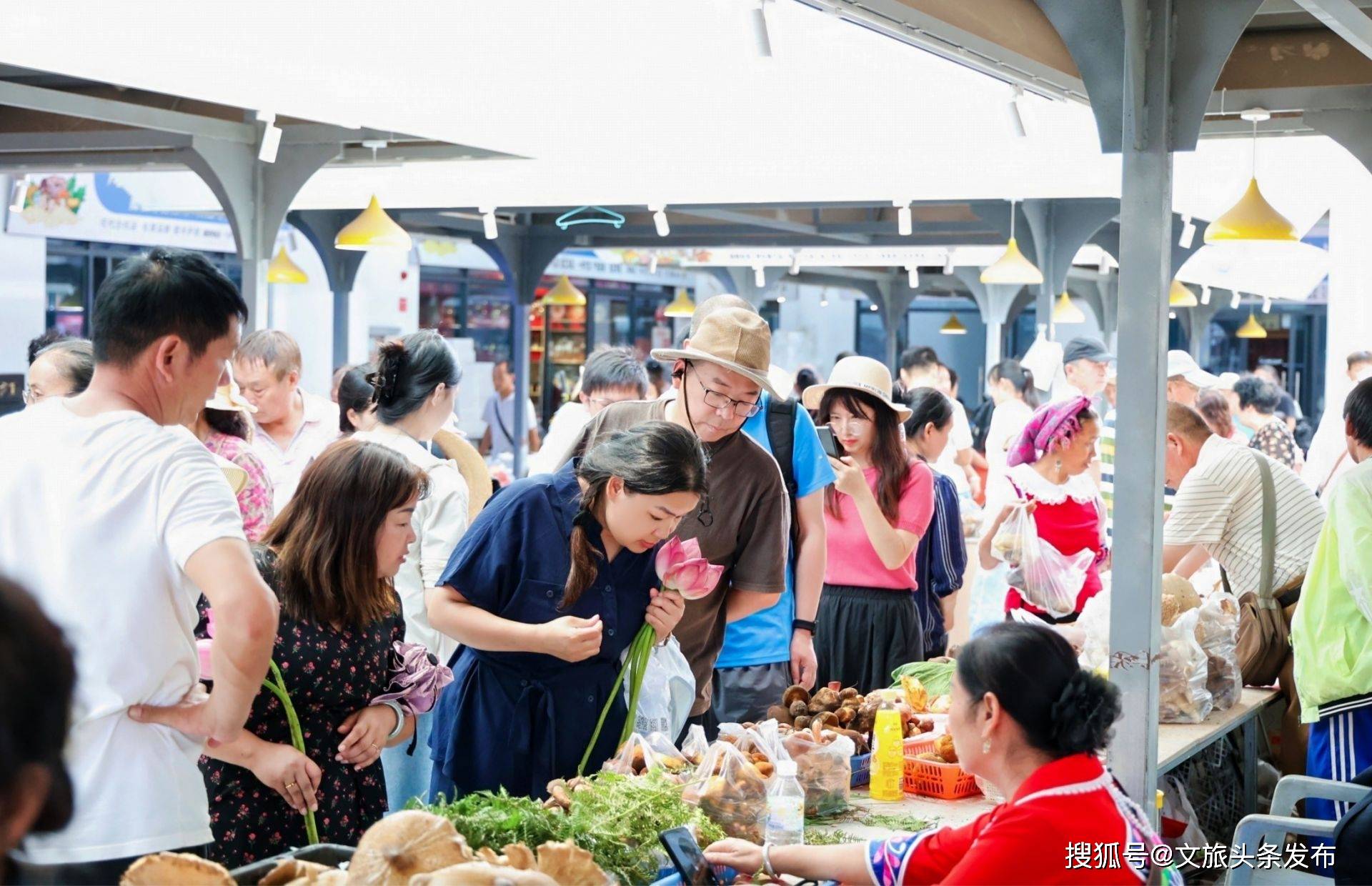 后：南华餐饮的产业突围与文化传承麻将胡了2试玩万人野菌火锅宴背(图7)