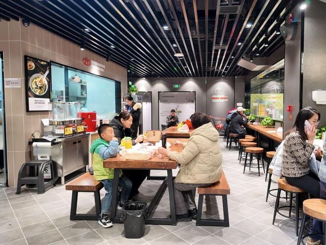 材现挑现涮！青岛商超这样留住顾客麻将胡了试玩模拟器人均几十元食(图1)